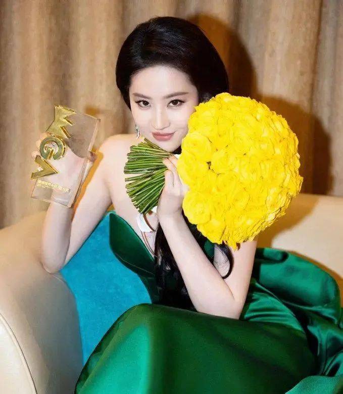 与刘亦菲传出恋情？他回应了…