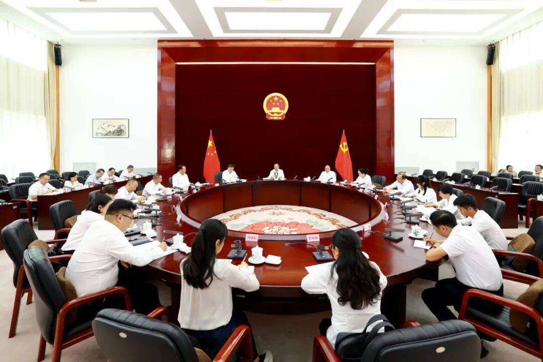 省十四届人大常委会第十九次会议列席代表座谈会召开